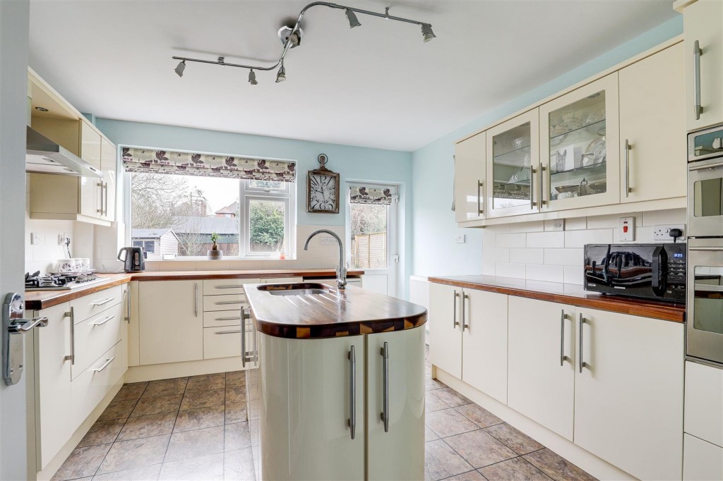Loughborough Road, West Bridgford, Nottinghamshire, NG2 7EH