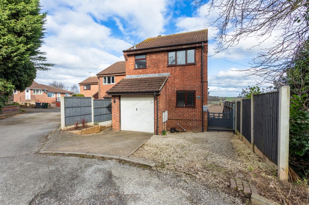 Redcar Close, Gedling, Nottinghamshire, NG4 4EW