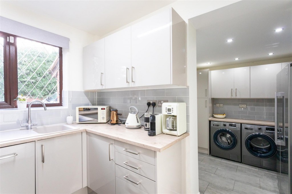 Redcar Close, Gedling, Nottinghamshire, NG4 4EW