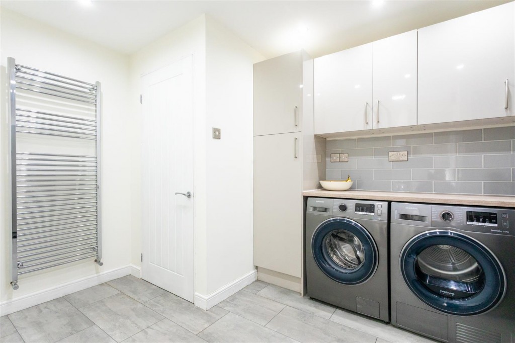 Redcar Close, Gedling, Nottinghamshire, NG4 4EW