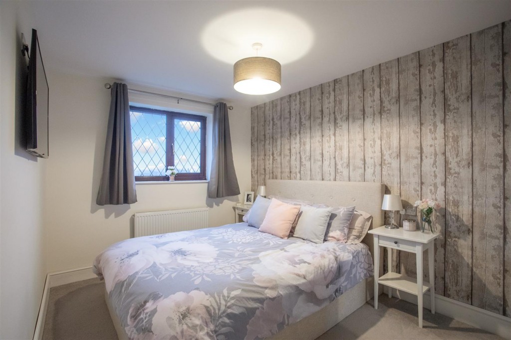 Redcar Close, Gedling, Nottinghamshire, NG4 4EW