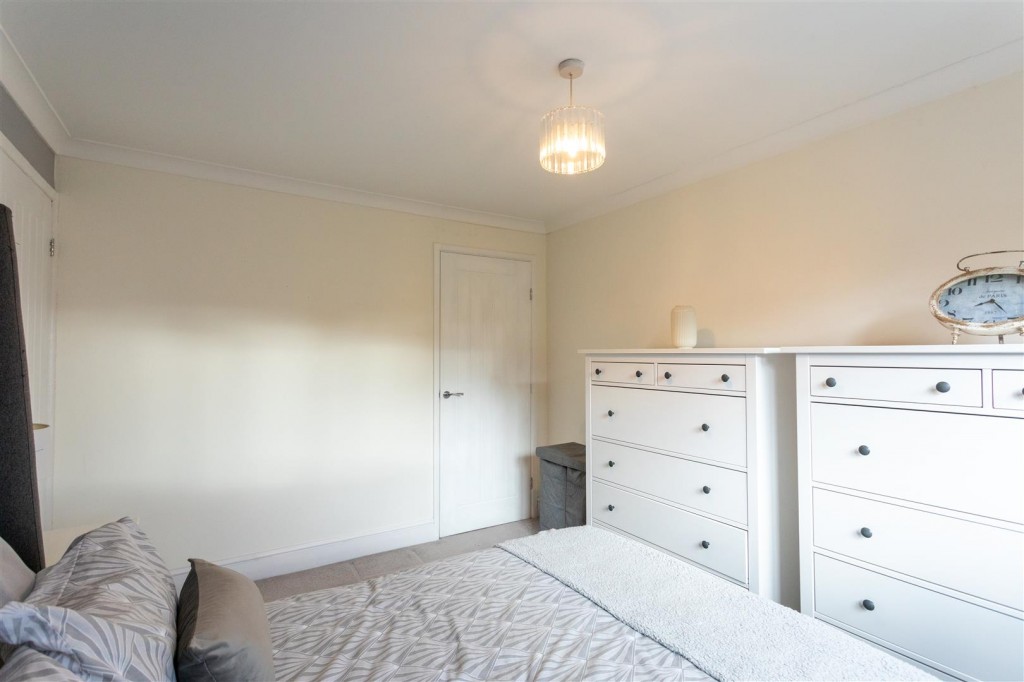 Redcar Close, Gedling, Nottinghamshire, NG4 4EW