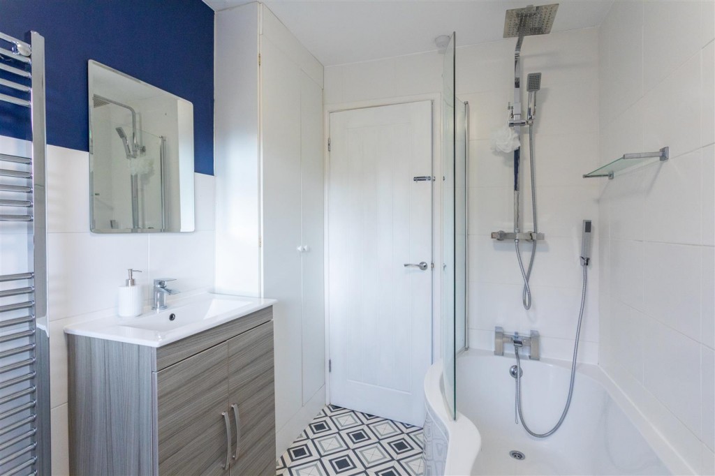 Redcar Close, Gedling, Nottinghamshire, NG4 4EW