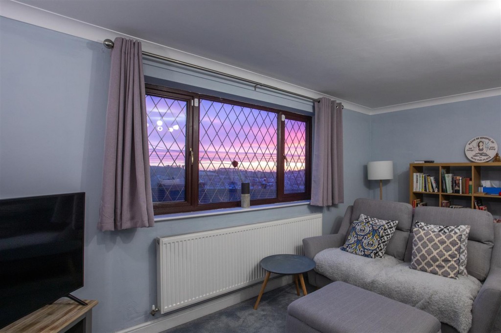 Redcar Close, Gedling, Nottinghamshire, NG4 4EW