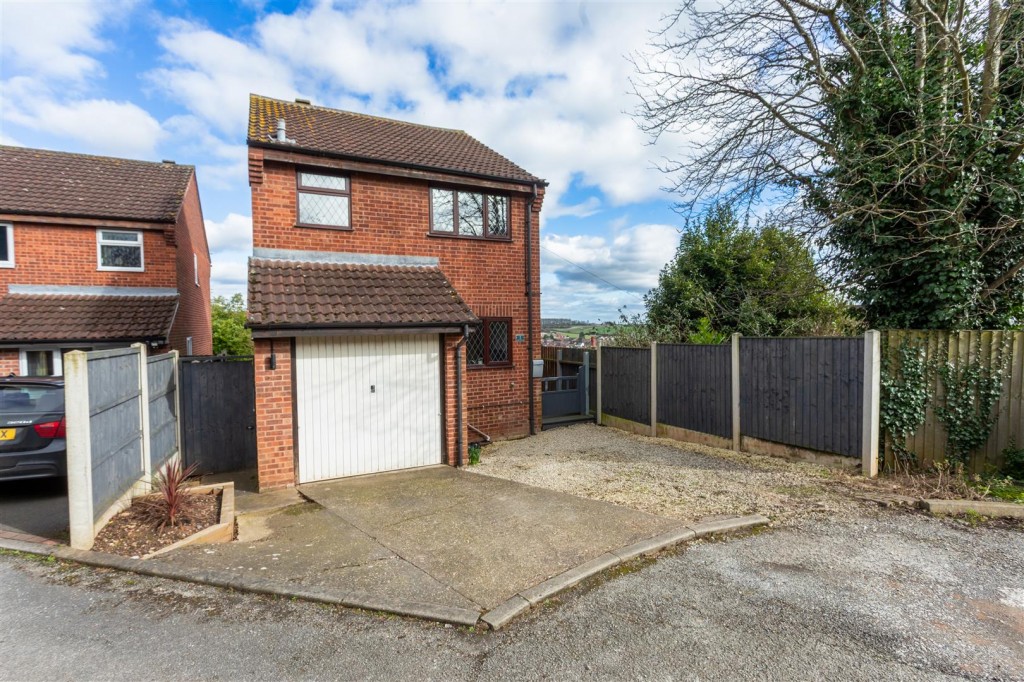 Redcar Close, Gedling, Nottinghamshire, NG4 4EW