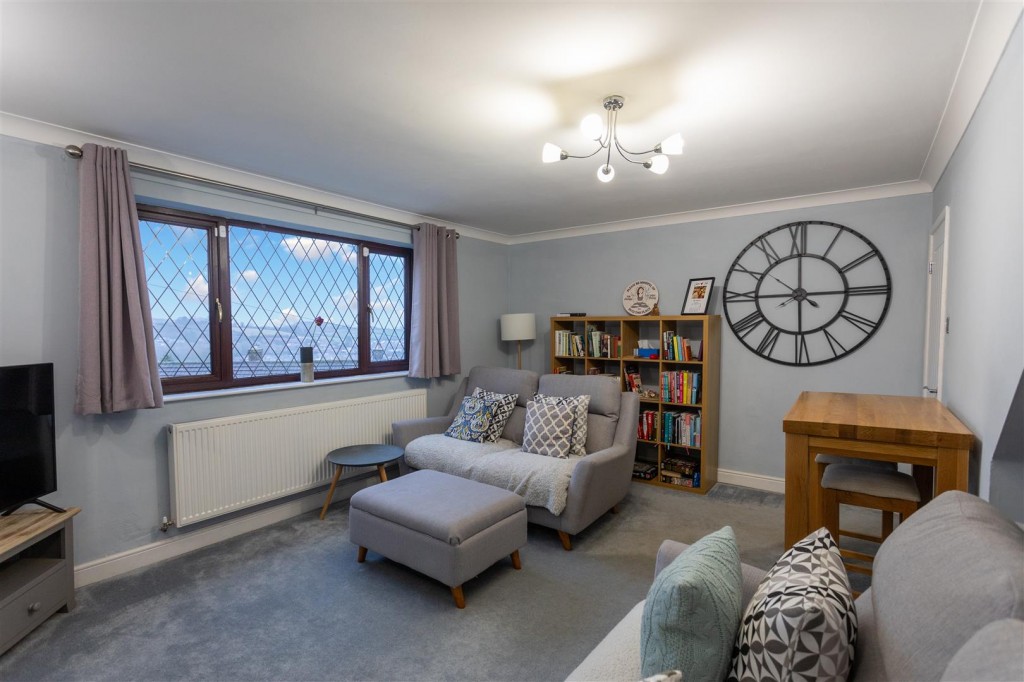 Redcar Close, Gedling, Nottinghamshire, NG4 4EW