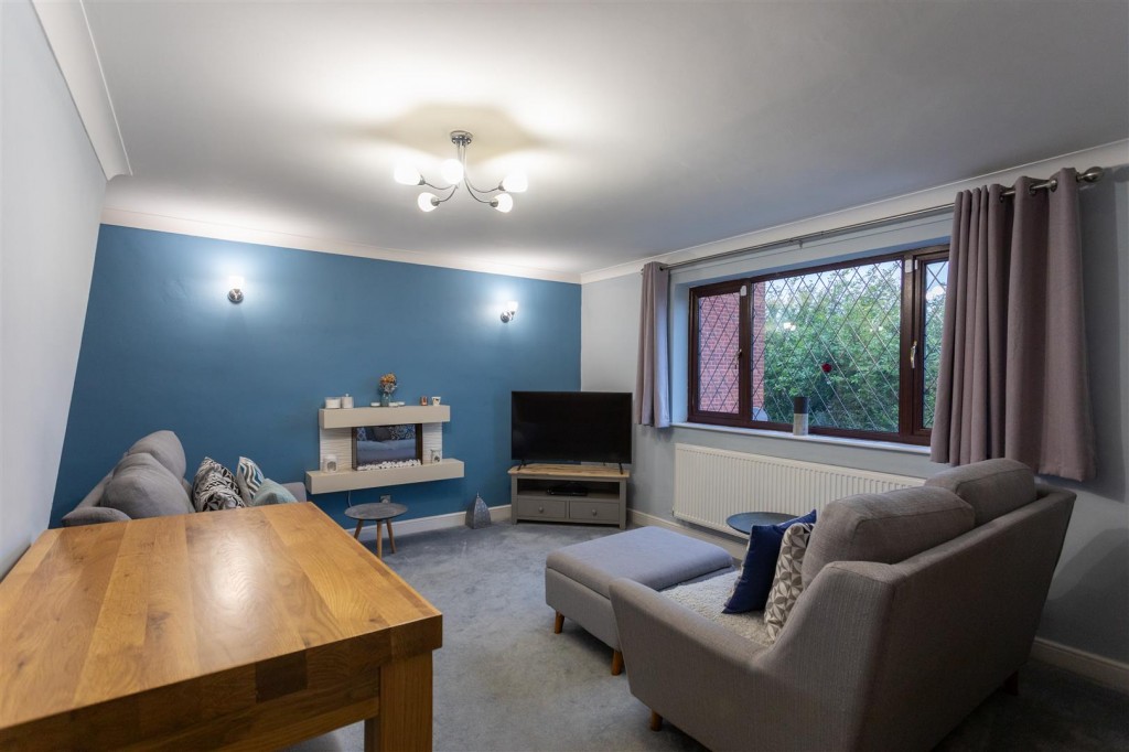 Redcar Close, Gedling, Nottinghamshire, NG4 4EW