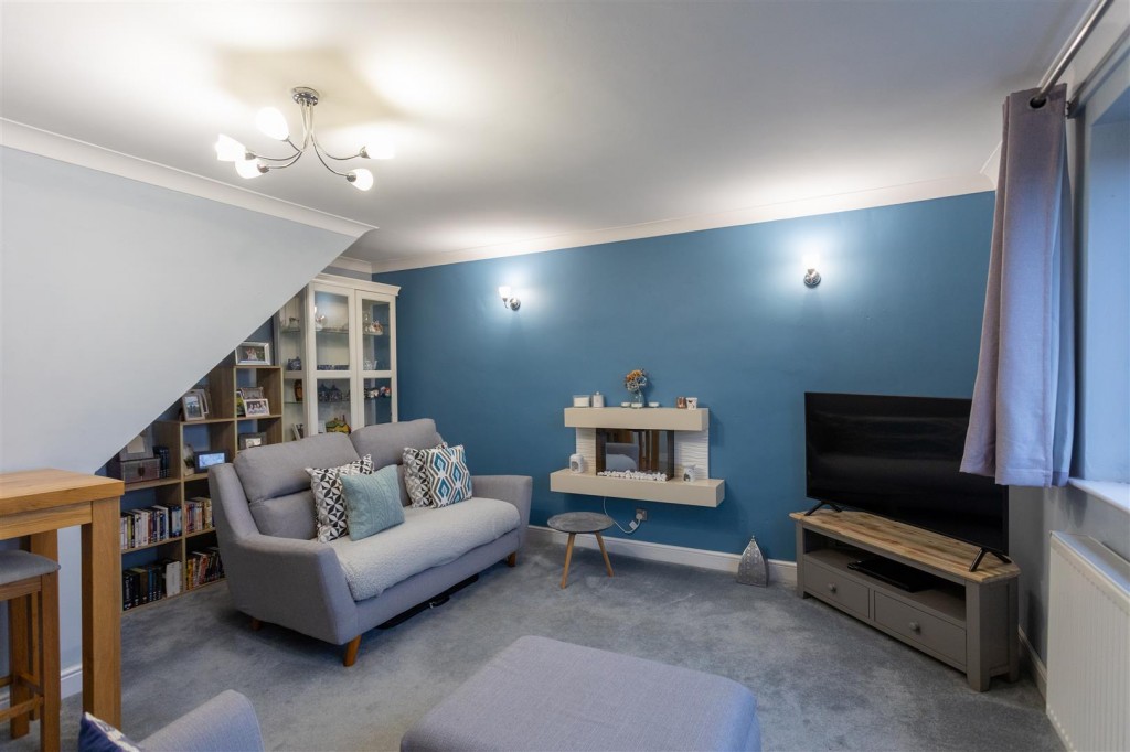 Redcar Close, Gedling, Nottinghamshire, NG4 4EW