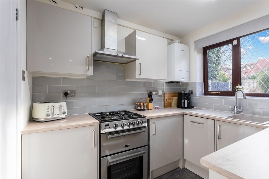 Redcar Close, Gedling, Nottinghamshire, NG4 4EW