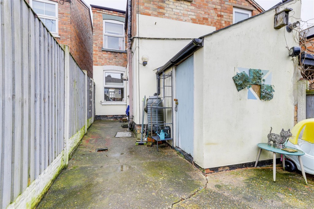 Marhill Road, Carlton, Nottinghamshire, NG4 3AJ