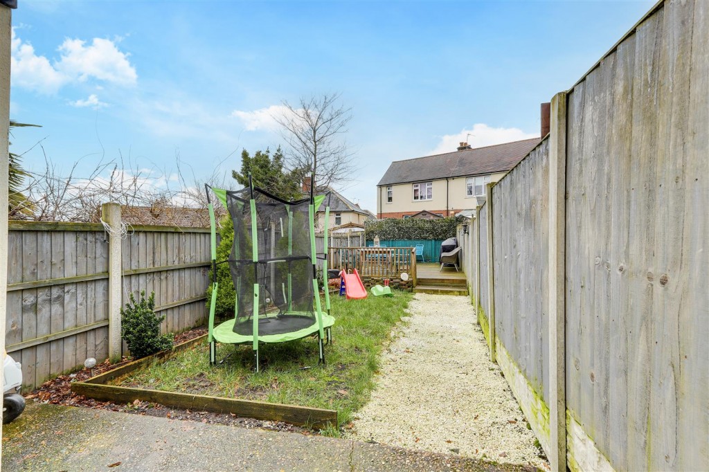 Marhill Road, Carlton, Nottinghamshire, NG4 3AJ