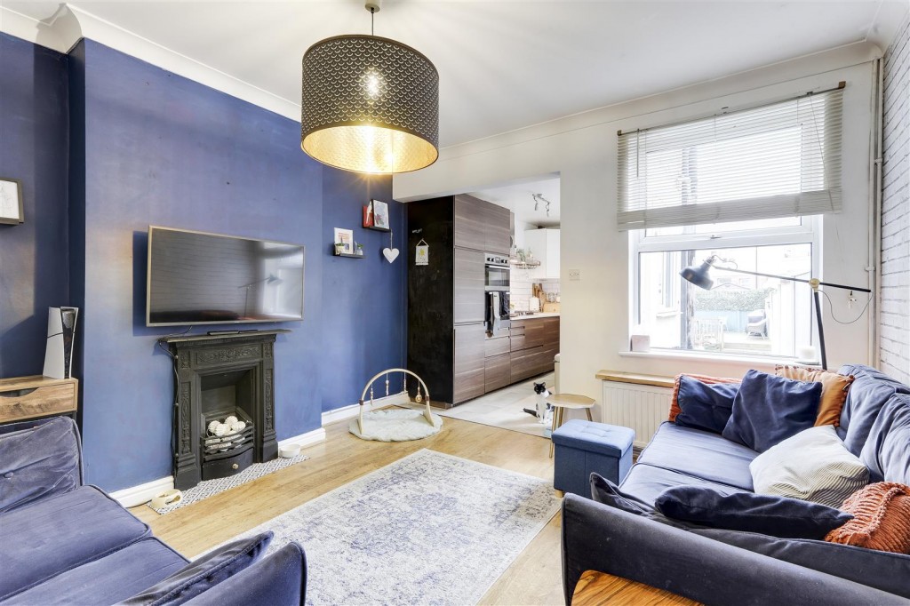 Marhill Road, Carlton, Nottinghamshire, NG4 3AJ