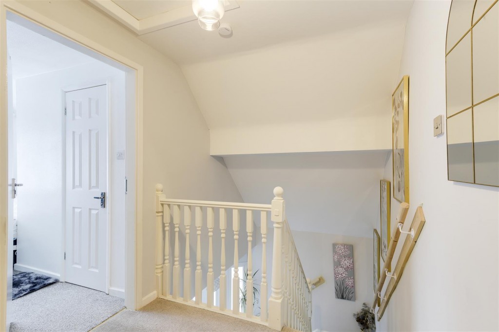 Wykes Avenue, Gedling, Nottinghamshire, NG4 4DF