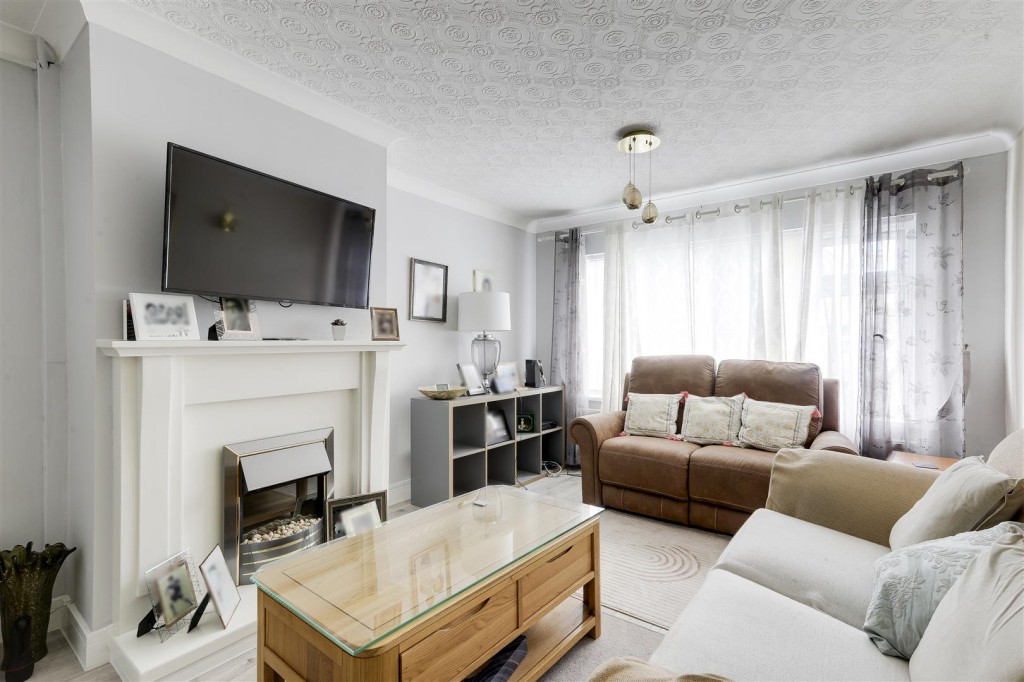 Wykes Avenue, Gedling, Nottinghamshire, NG4 4DF