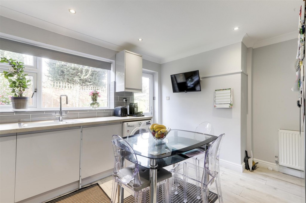 Wykes Avenue, Gedling, Nottinghamshire, NG4 4DF