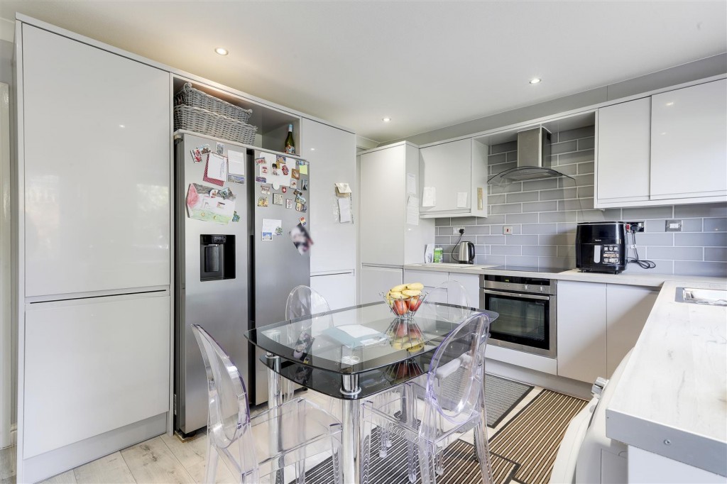 Wykes Avenue, Gedling, Nottinghamshire, NG4 4DF