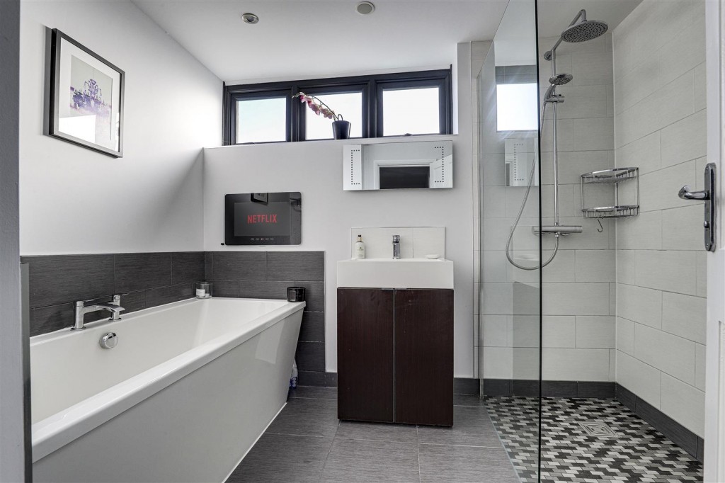 Medina Drive, Tollerton, Nottinghamshire, NG12 4EP