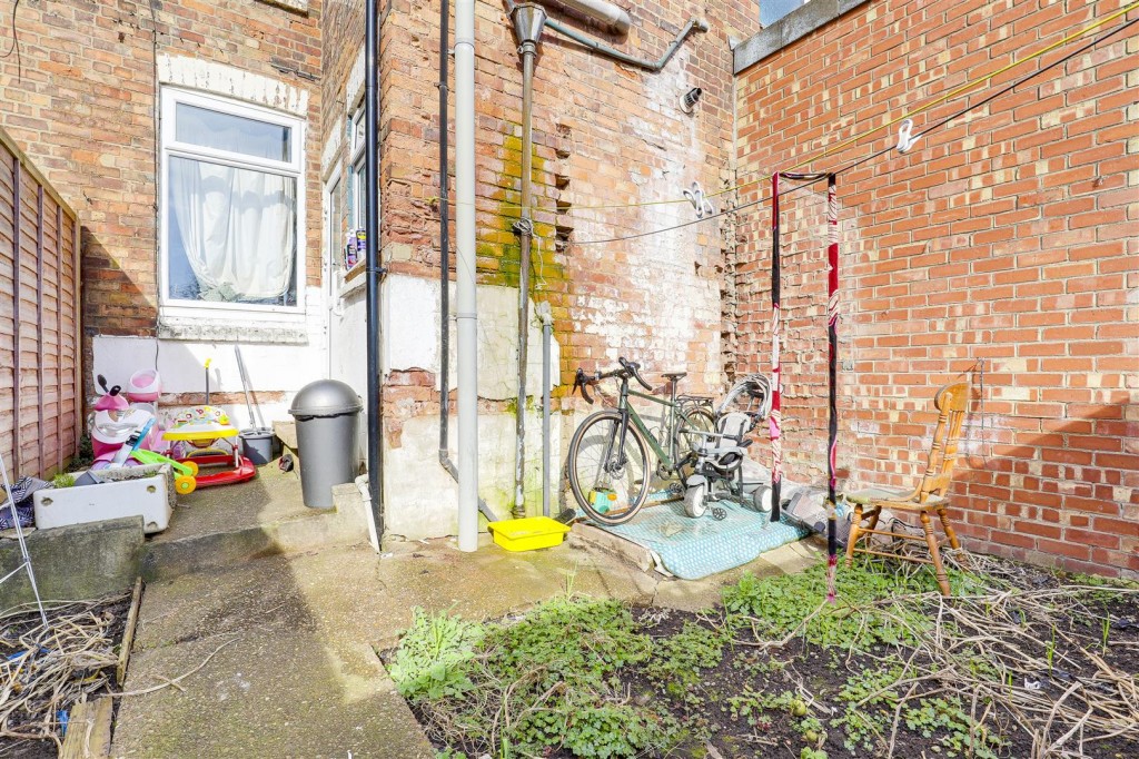 St. Pauls Avenue, Nottingham, Nottinghamshire, NG7 5EB