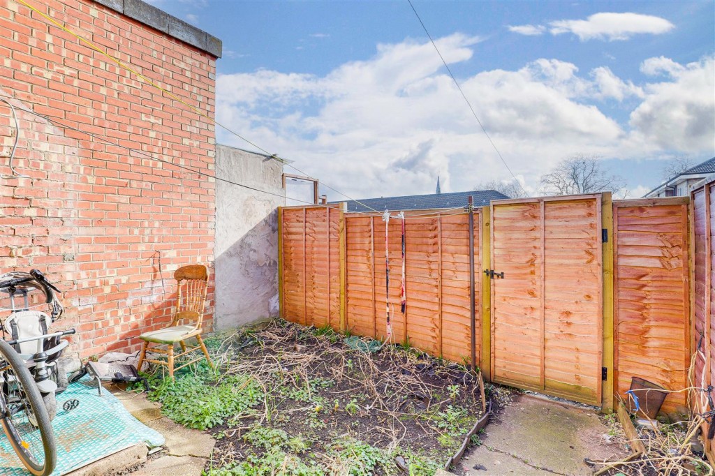 St. Pauls Avenue, Nottingham, Nottinghamshire, NG7 5EB