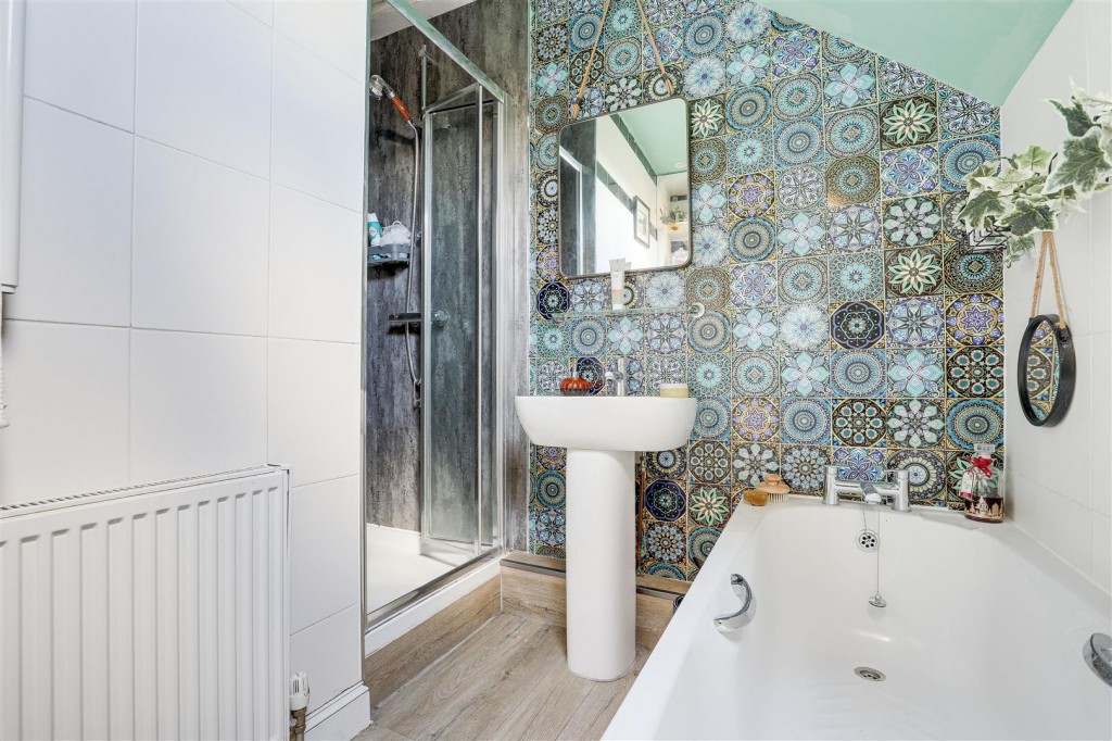 Wilford Crescent East, The Meadows, Nottinghamshire, NG2 2ED