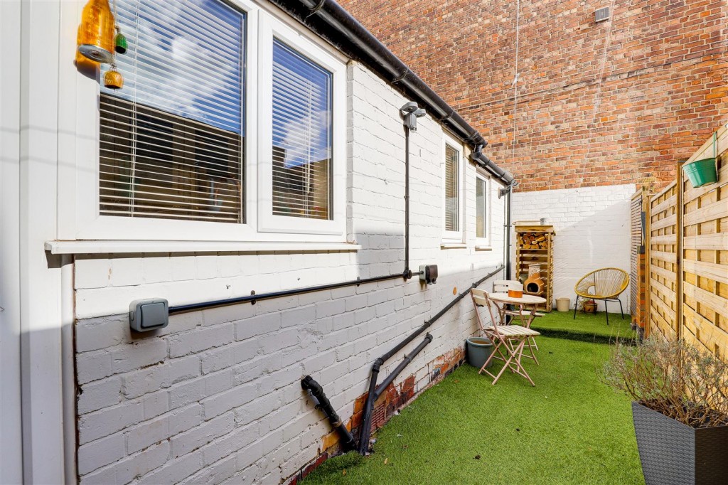 Wilford Crescent East, The Meadows, Nottinghamshire, NG2 2ED