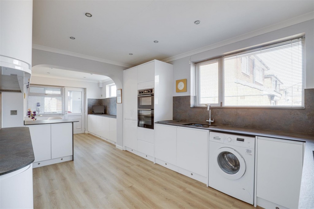 Langbank Avenue, Rise Park, Nottinghamshire, NG5 5BU