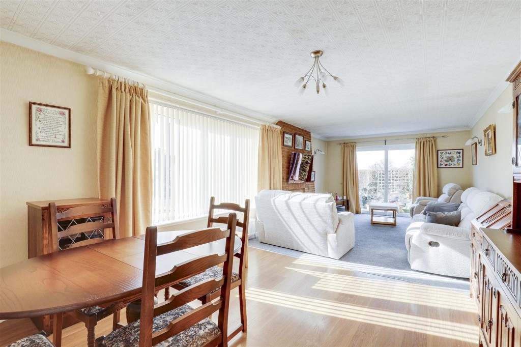 Langbank Avenue, Rise Park, Nottinghamshire, NG5 5BU