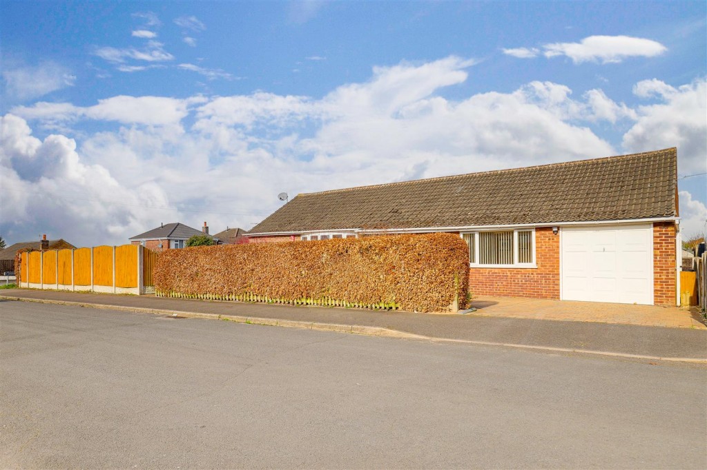 Langbank Avenue, Rise Park, Nottinghamshire, NG5 5BU