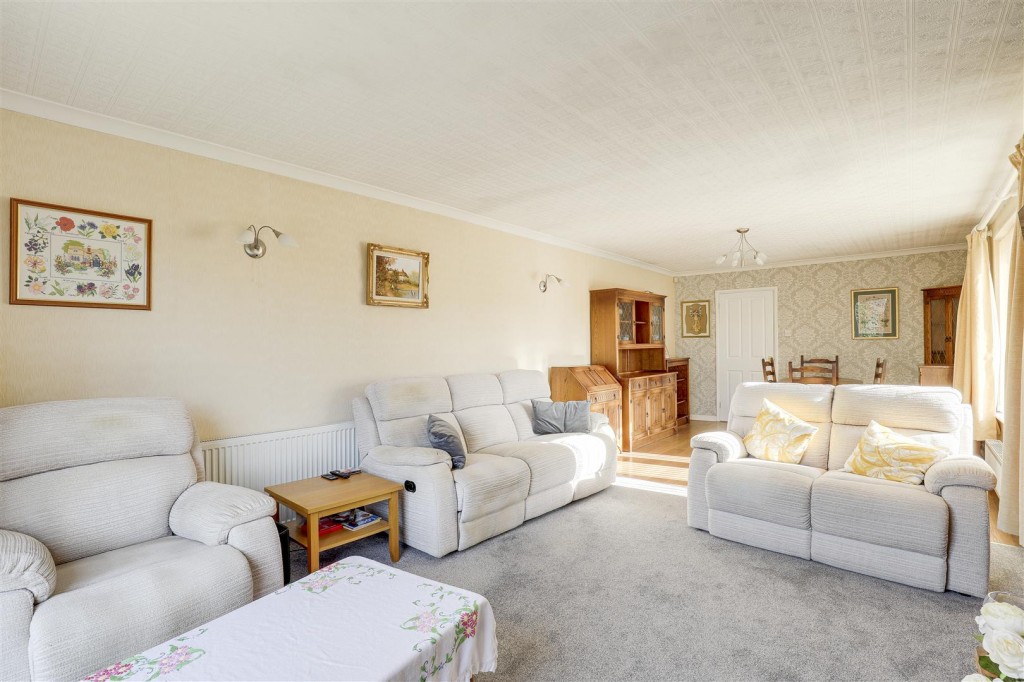 Langbank Avenue, Rise Park, Nottinghamshire, NG5 5BU