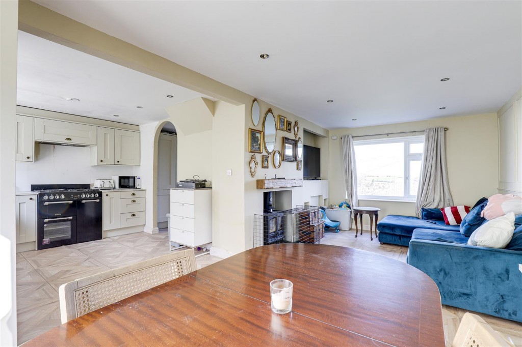Besecar Avenue, Gedling, Nottinghamshire, NG4 4EN