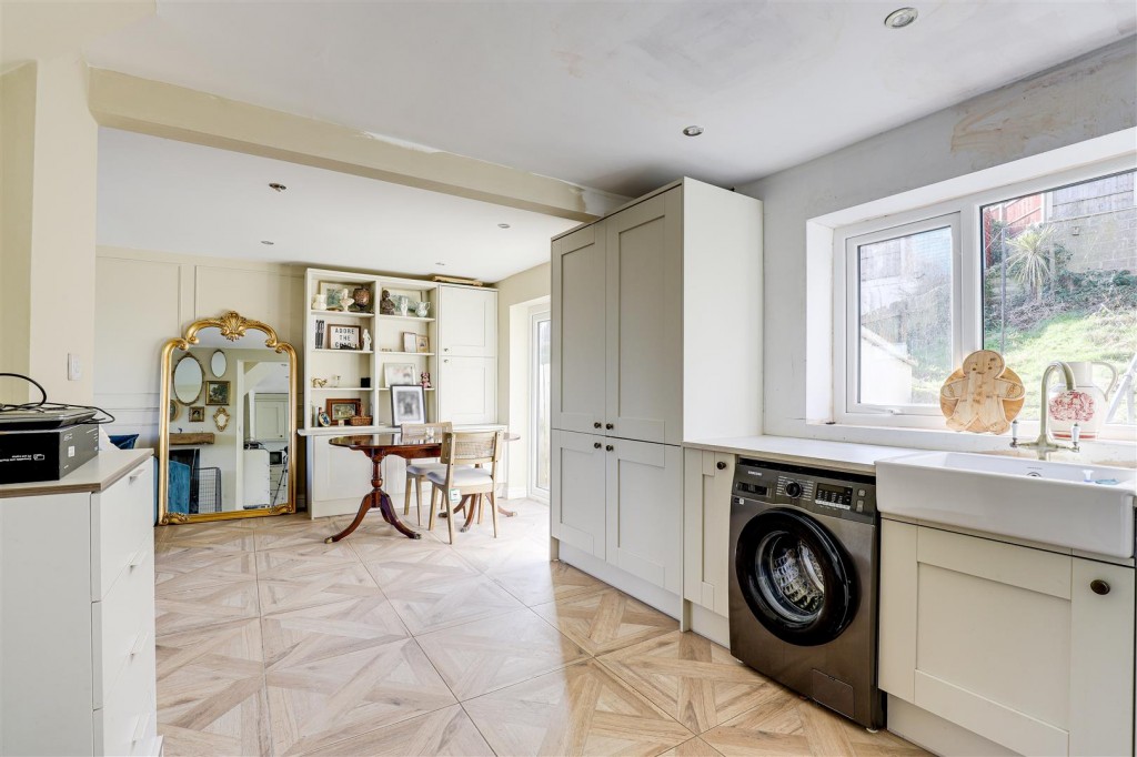 Besecar Avenue, Gedling, Nottinghamshire, NG4 4EN