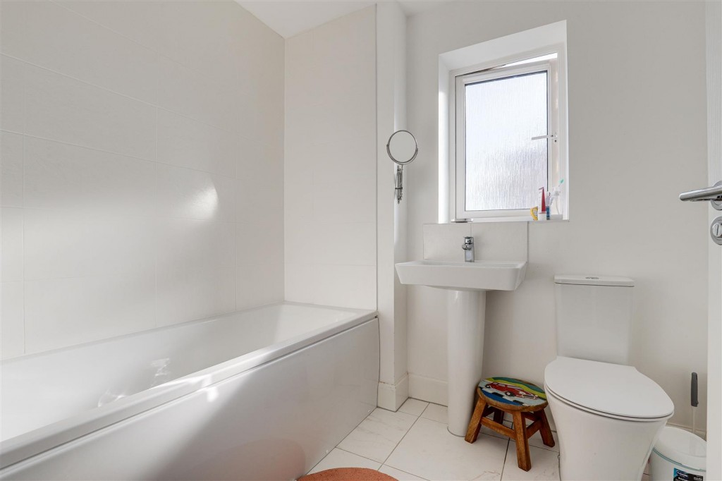 Josephine Grove, Edwalton, Nottinghamshire, NG12 4LL
