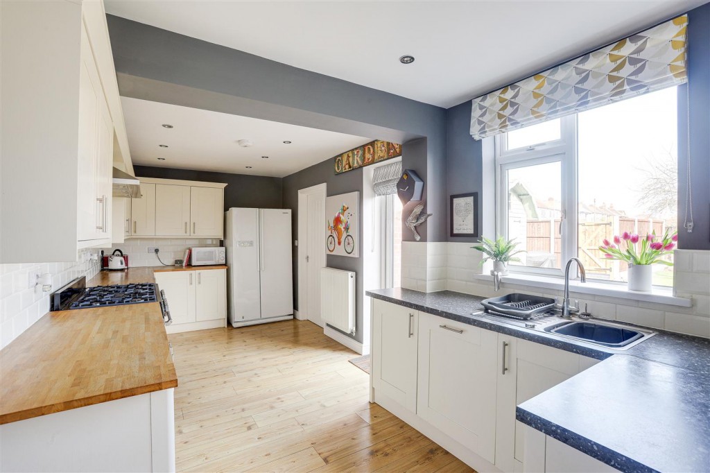 Kingrove Avenue, Beeston, Nottinghamshire, NG9 4DQ