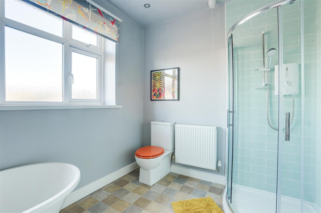 Kingrove Avenue, Beeston, Nottinghamshire, NG9 4DQ