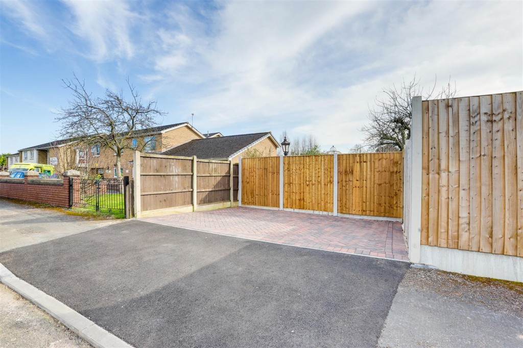 Kingrove Avenue, Beeston, Nottinghamshire, NG9 4DQ