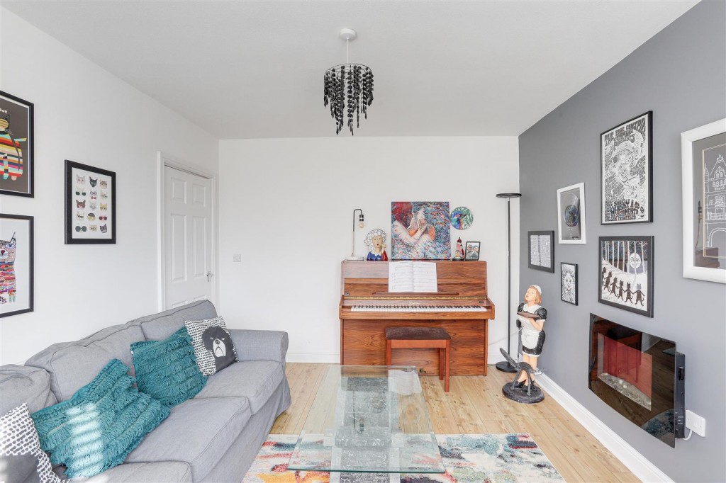 Kingrove Avenue, Beeston, Nottinghamshire, NG9 4DQ