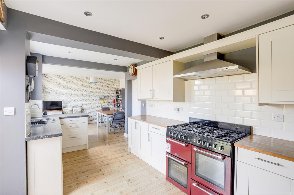 Kingrove Avenue, Beeston, Nottinghamshire, NG9 4DQ