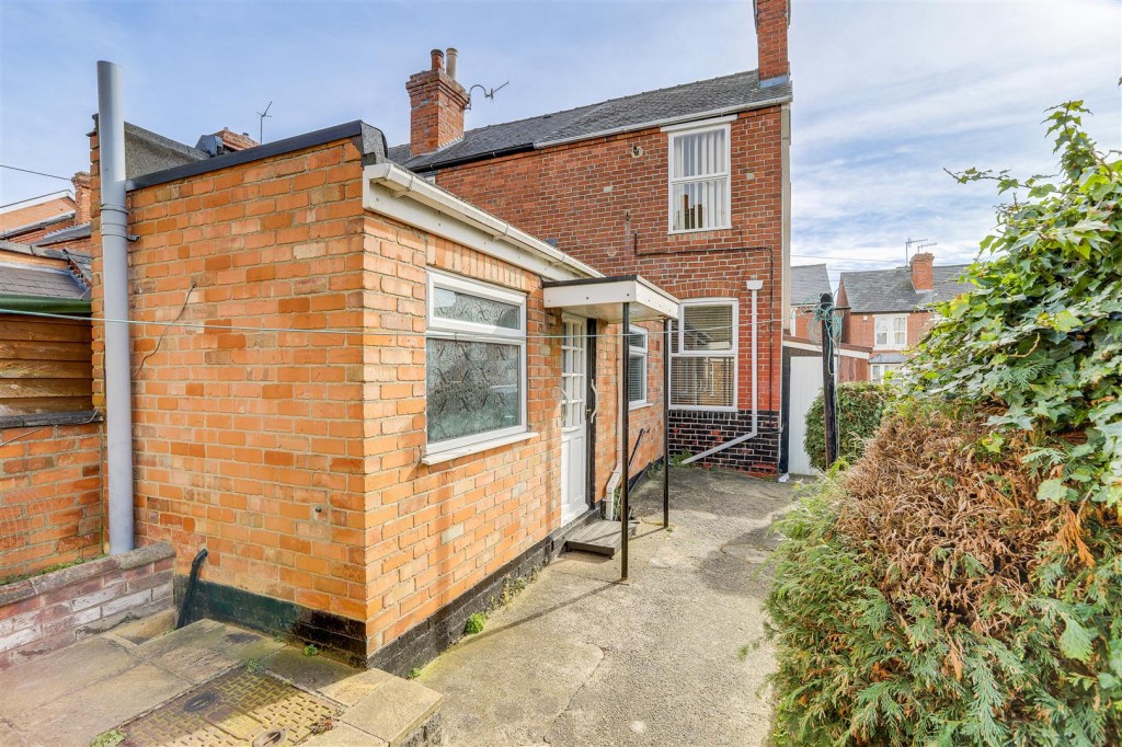 Broomhill Road, Bulwell, Nottinghamshire,NG6 9GX