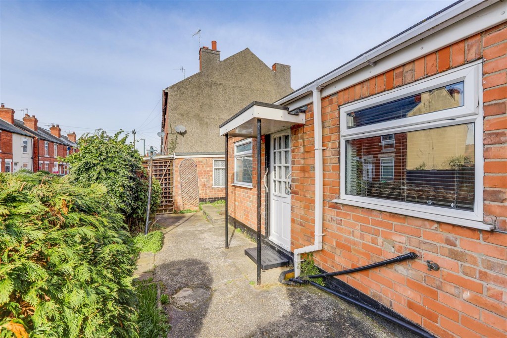 Broomhill Road, Bulwell, Nottinghamshire,NG6 9GX