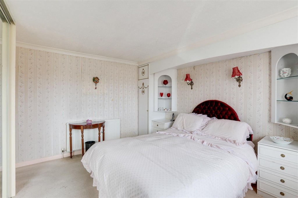 The Hollows, Silverdale, Nottinghamshire, NG11 7FJ