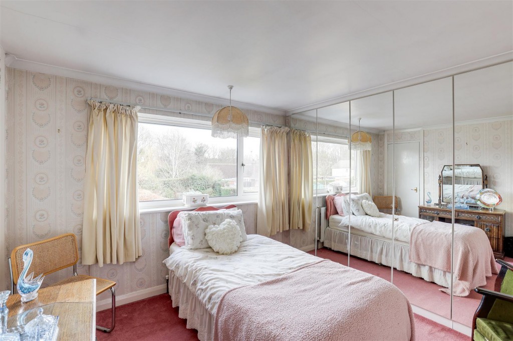 The Hollows, Silverdale, Nottinghamshire, NG11 7FJ