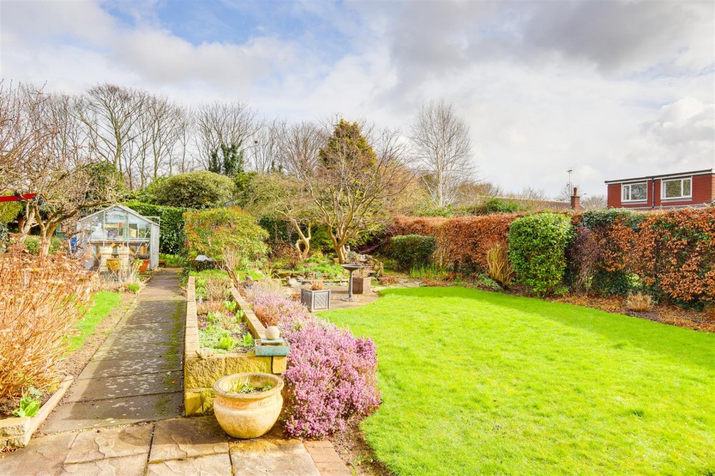 The Hollows, Silverdale, Nottinghamshire, NG11 7FJ