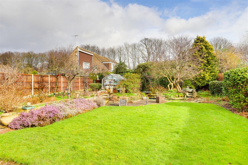 The Hollows, Silverdale, Nottinghamshire, NG11 7FJ