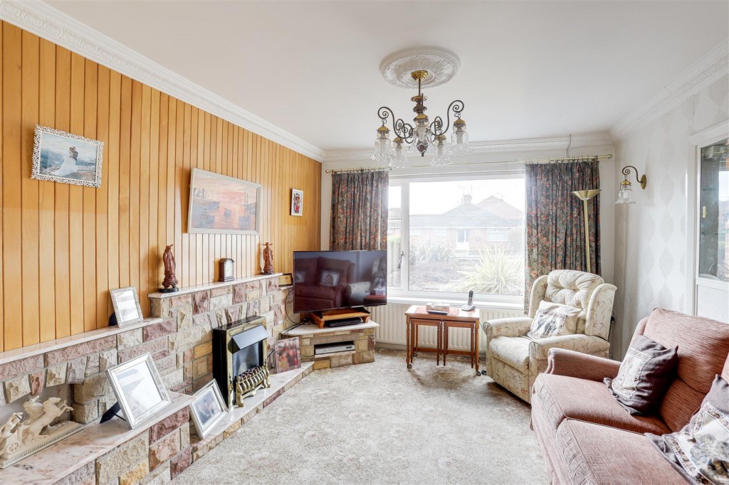 The Hollows, Silverdale, Nottinghamshire, NG11 7FJ