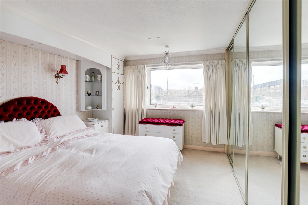 The Hollows, Silverdale, Nottinghamshire, NG11 7FJ