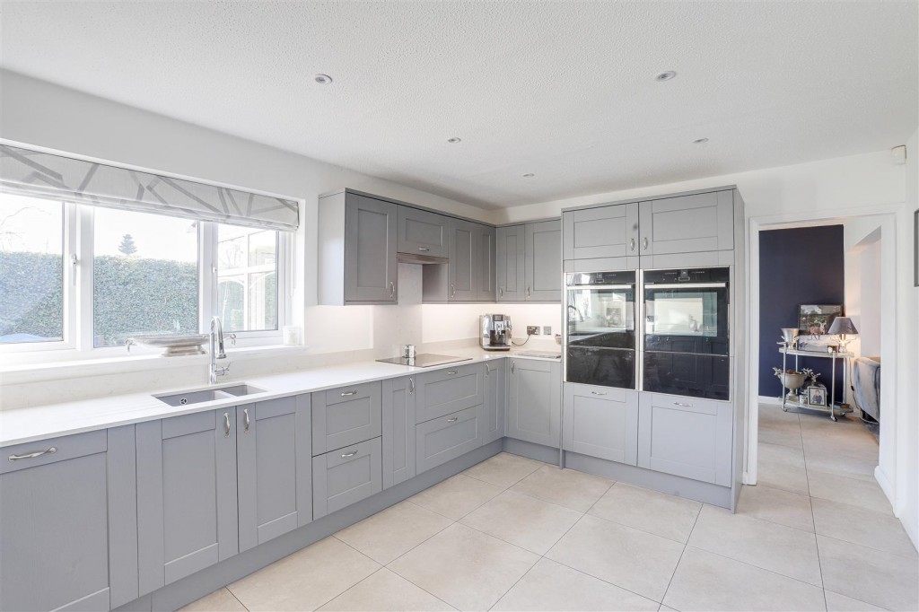 Wychwood Drive, Trowell, Nottinghamshire, NG9 3RB