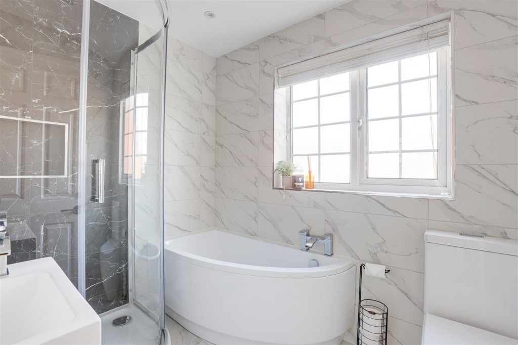 Wychwood Drive, Trowell, Nottinghamshire, NG9 3RB