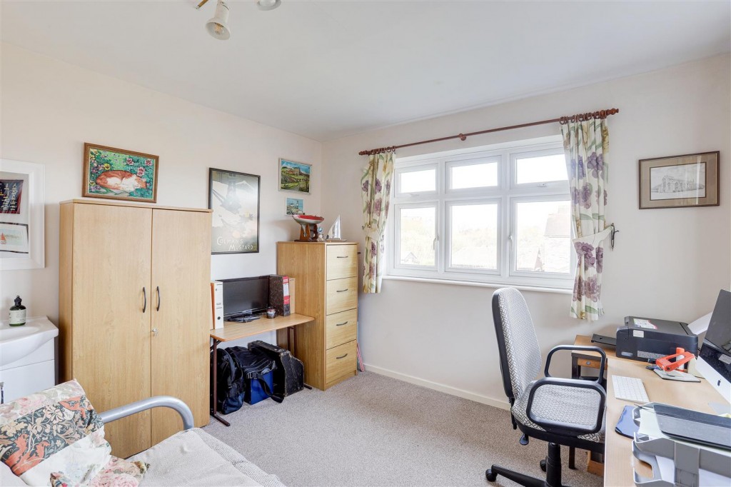 Russell Drive, Wollaton, Nottinghamshire, NG8 2BE