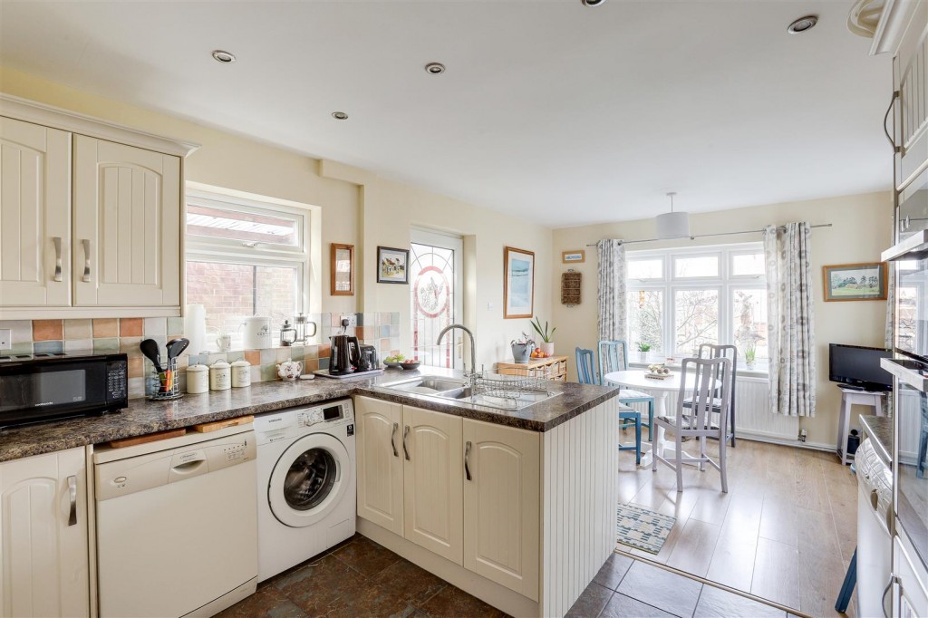 Russell Drive, Wollaton, Nottinghamshire, NG8 2BE