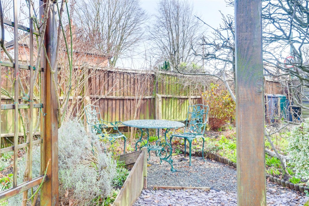 Russell Drive, Wollaton, Nottinghamshire, NG8 2BE